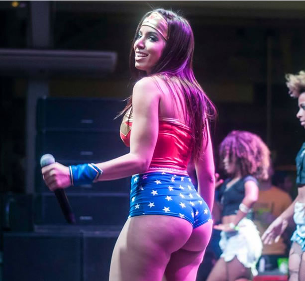 Anitta fotos nua e pelada no carnaval 2019 caiu na net